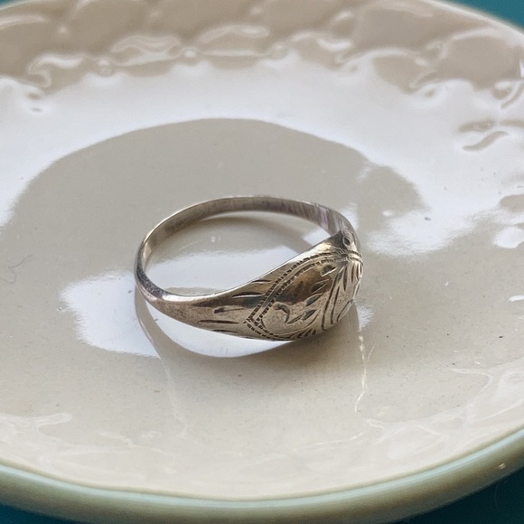 Vintage Silver Handmade Ring - Picture 7 of 8